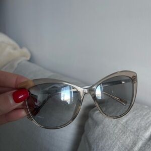 Stylish Women's Cat-Eye Sunglasses - Silver Frame